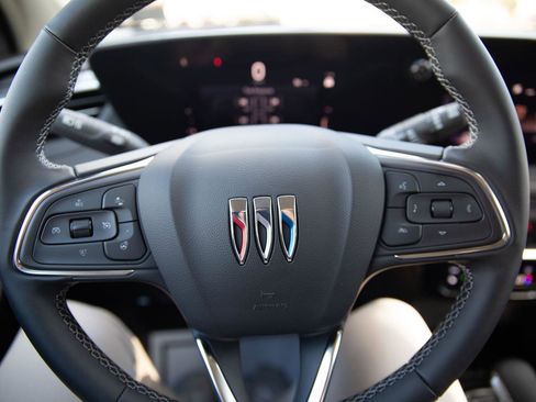 Used 2024 Buick Encore GX Avenir w/ Avenir Technology Package image 11