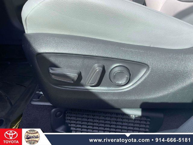 Used 2024 Toyota Sienna XLE w/ XLE Plus Package AWD/4WD image 19
