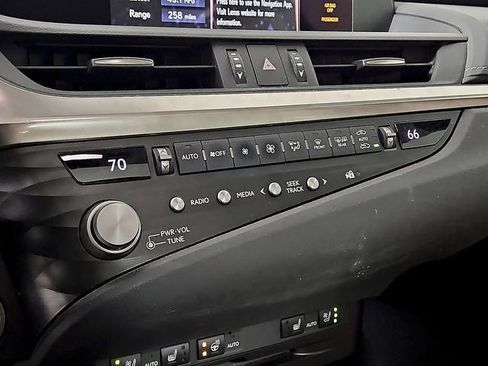 Used 2021 Lexus ES 300h w/ Premium Package image 17