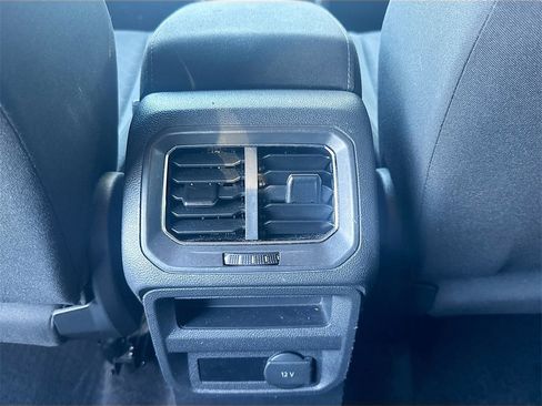 Used 2018 Volkswagen Tiguan S image 32
