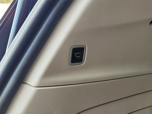 Used 2022 Chrysler Pacifica Touring-L image 27