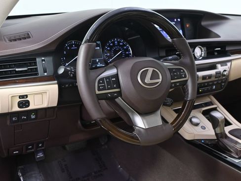 Used 2017 Lexus ES 350 w/ Premium Package FWD image 12