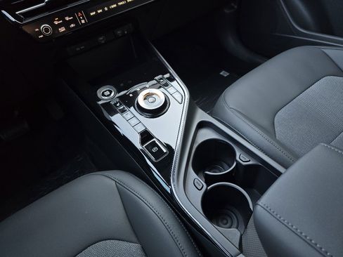 New 2025 Kia Niro EX w/ EX Cold Weather Package image 9