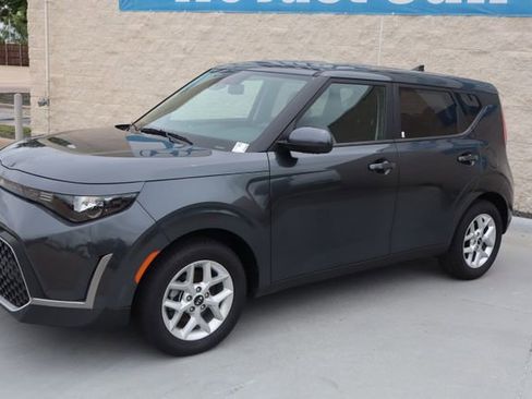 Used 2025 Kia Soul LX w/ LX Technology Package FWD image 6