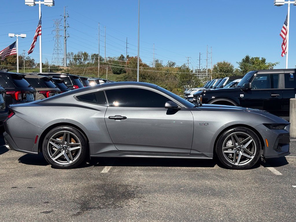 Used 2025 Ford Mustang GT RWD image 4