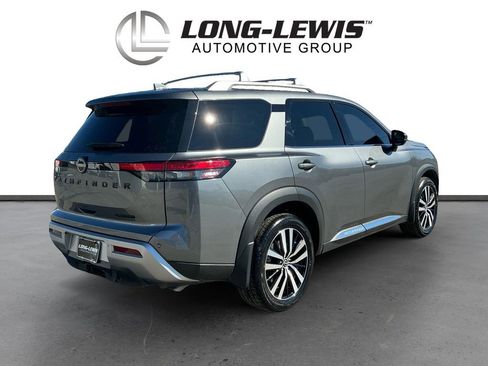 Used 2024 Nissan Pathfinder Platinum image 7