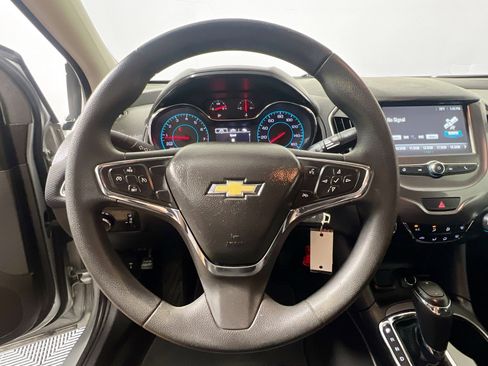 Used 2017 Chevrolet Cruze LT image 16