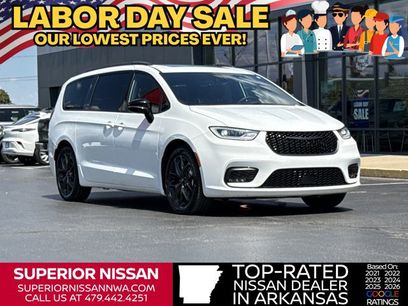 Used 2025 Chrysler Pacifica Limited