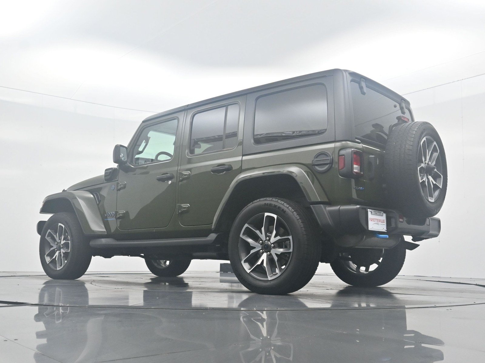 Used 2024 Jeep Wrangler Unlimited w/ Convenience Group AWD/4WD image 31