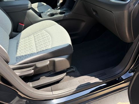 Used 2023 Chevrolet Equinox LS w/ LS Convenience Package FWD image 28