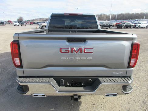 New 2026 GMC Sierra 1500 SLE image 5