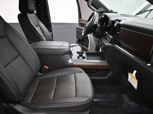 Used 2024 Chevrolet Silverado 2500 High Country w/ High Country Premium Package AWD/4WD image 18