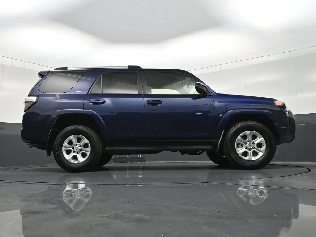Used 2020 Toyota 4Runner SR5 AWD/4WD image 28