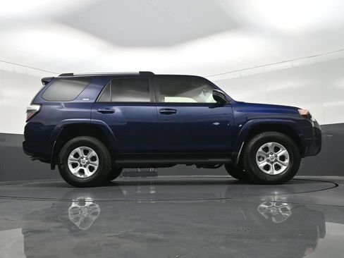 Used 2020 Toyota 4Runner SR5 AWD/4WD image 28