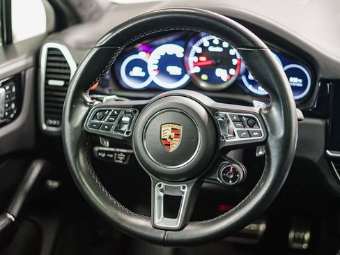 Used 2022 Porsche Cayenne Turbo image 17