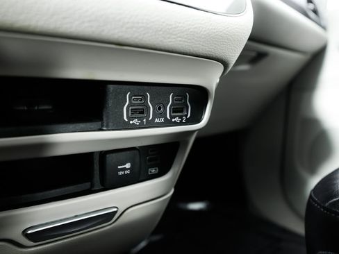 Used 2022 Chrysler Pacifica Touring-L FWD image 30