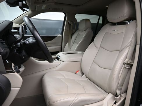 Used 2020 Cadillac Escalade Luxury AWD/4WD image 10