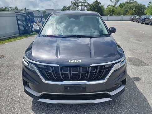 Used 2022 Kia Carnival LX image 2