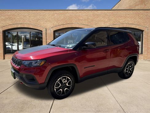 Used 2025 Jeep Compass Trailhawk AWD/4WD image 8