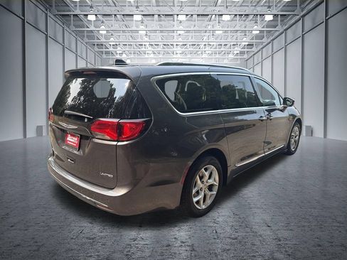 Used 2020 Chrysler Pacifica Limited FWD image 5