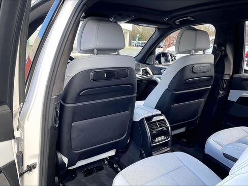 Certified 2024 BMW X7 xDrive40i w/ M Sport Package image 22