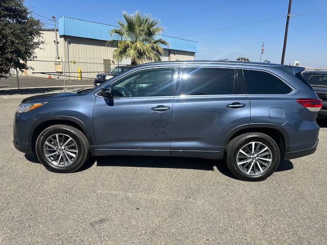 Used 2018 Toyota Highlander XLE w/ Carpet Mat Package (TMS) FWD image 4