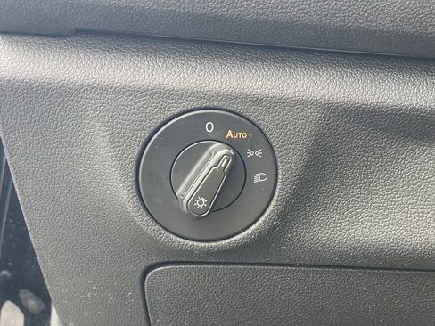 Used 2019 Volkswagen Jetta SE FWD image 11