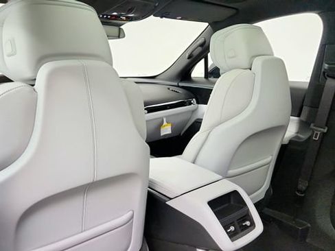 Used 2025 Cadillac Lyriq Luxury AWD/4WD image 46