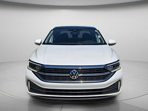 Certified 2023 Volkswagen Jetta SEL FWD image 5