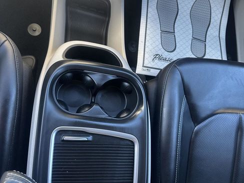 Used 2023 Chrysler Pacifica Touring-L image 20