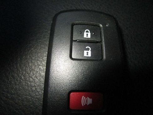 Used 2022 Toyota Tacoma TRD Off-Road image 44