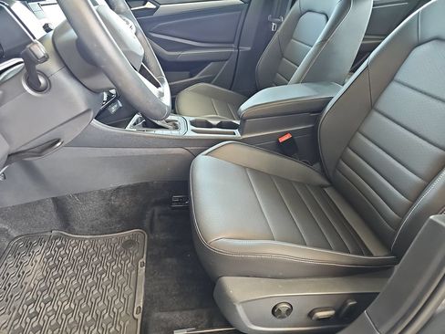Used 2024 Volkswagen Jetta SE FWD image 18