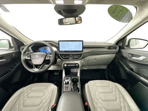 Used 2024 Ford Escape SE w/ PHEV Premium Package FWD image 3