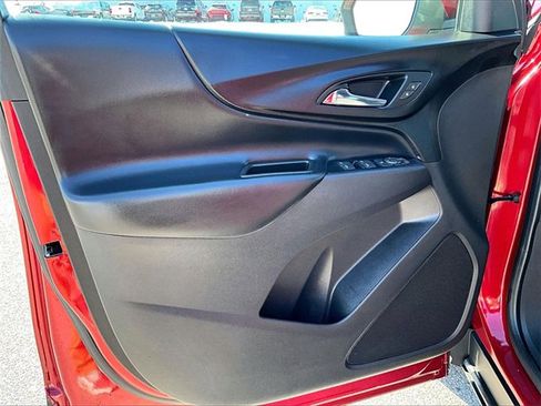 Used 2019 Chevrolet Equinox LT w/ LPO, Floor Liner Package image 9