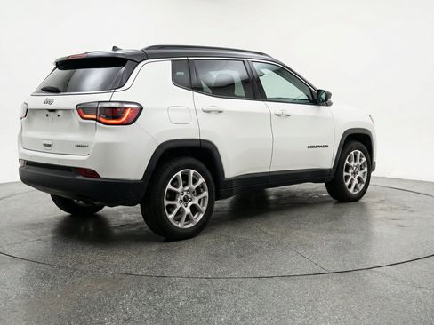 Used 2025 Jeep Compass Limited AWD/4WD image 9