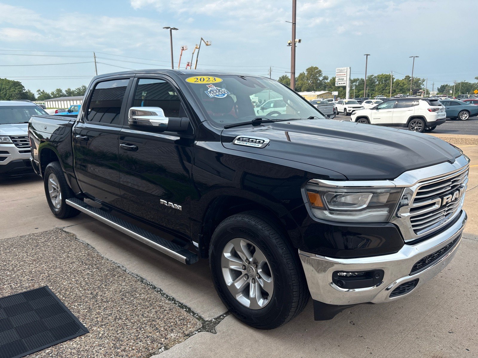 Used 2023 RAM 1500 Laramie AWD/4WD image 7