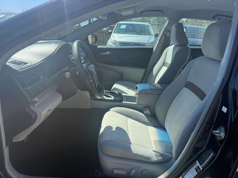 Used 2013 Toyota Camry LE image 10