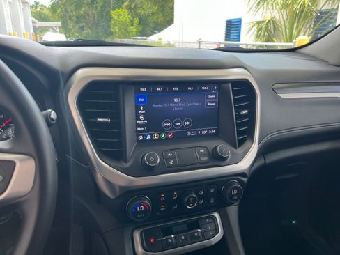 Used 2023 GMC Acadia SLT image 18