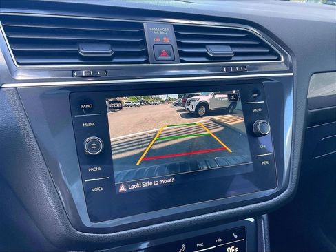 Certified 2023 Volkswagen Tiguan SE R-Line AWD/4WD image 19