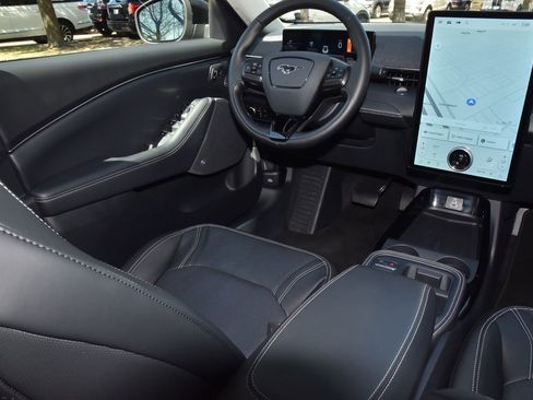 Used 2025 Ford Mustang Mach-E Premium image 15