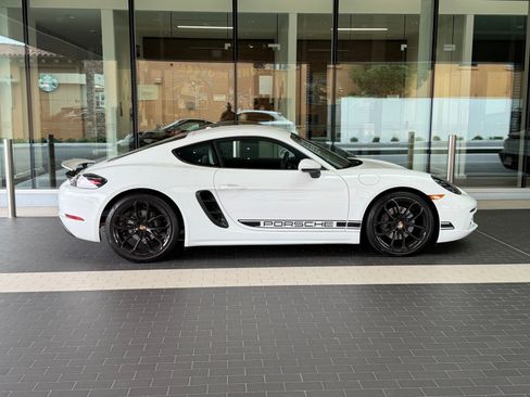 Certified 2024 Porsche 718 Cayman RWD image 7
