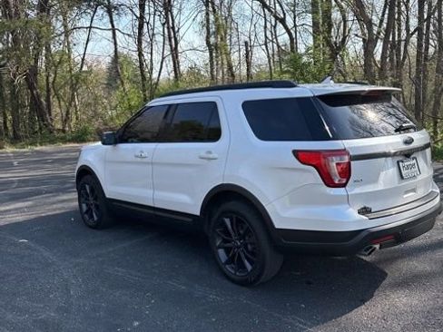Used 2018 Ford Explorer XLT w/ Equipment Group 202A image 10