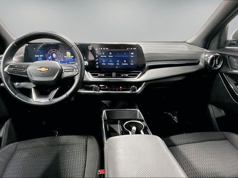 Used 2025 Chevrolet Equinox LT FWD image 8