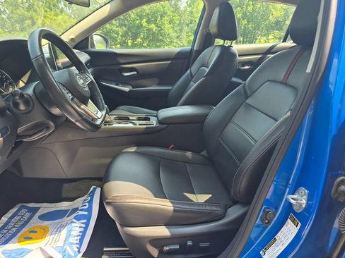 Used 2025 Nissan Sentra SR w/ SR Premium Package FWD image 18