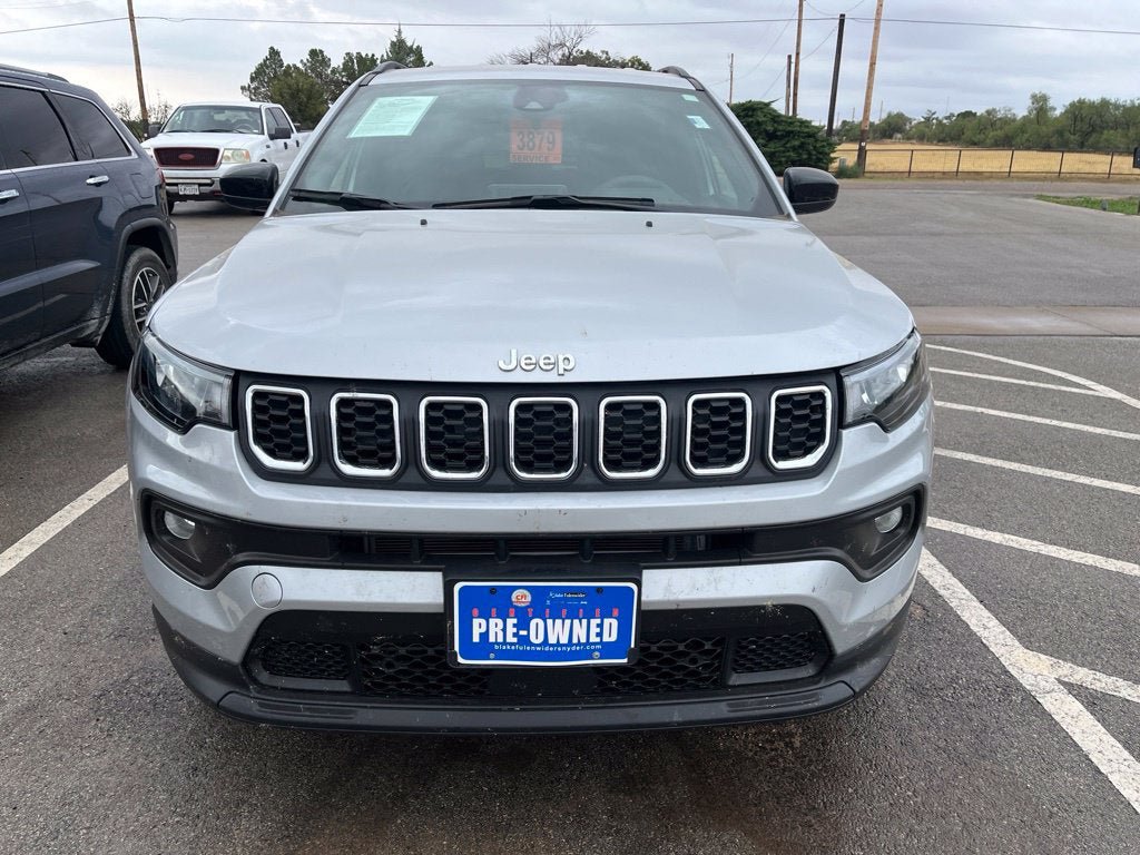 Used 2025 Jeep Compass Latitude AWD/4WD image 2