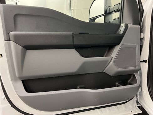 New 2026 Ford F350 XL w/ XL Chrome Package image 24