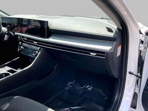 Used 2024 Hyundai Sonata SEL FWD image 16