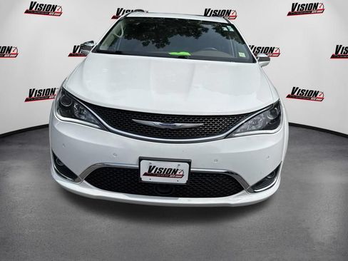 Used 2019 Chrysler Pacifica Limited w/ Advanced Safetytec Group FWD image 2