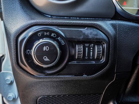 Used 2021 Jeep Gladiator Willys image 14