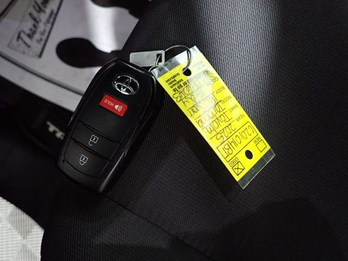 Used 2025 Toyota Tacoma TRD Sport image 39